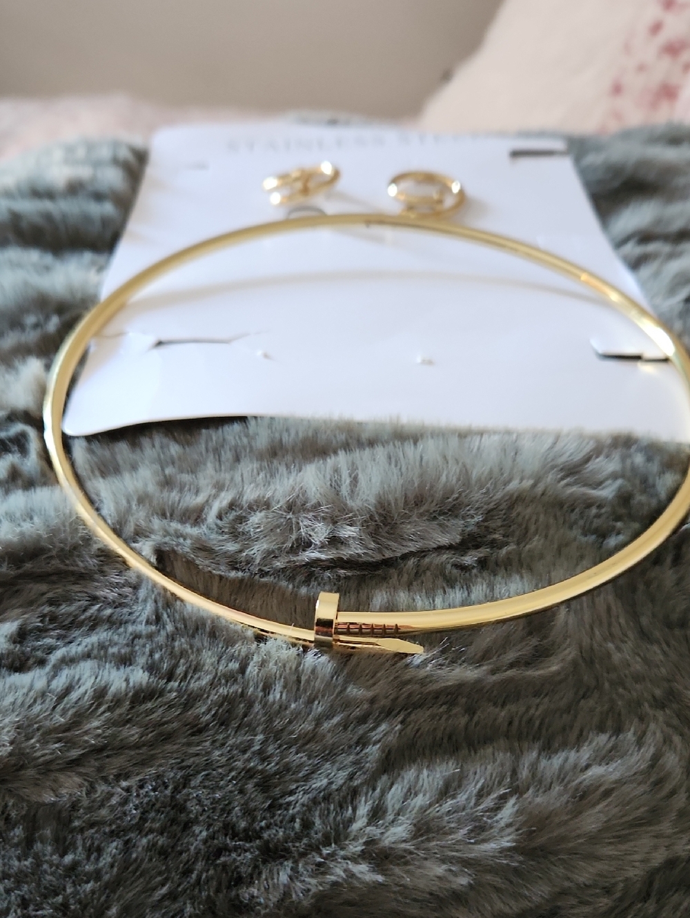 Gold Nail-Style Choker Necklace And Earrings